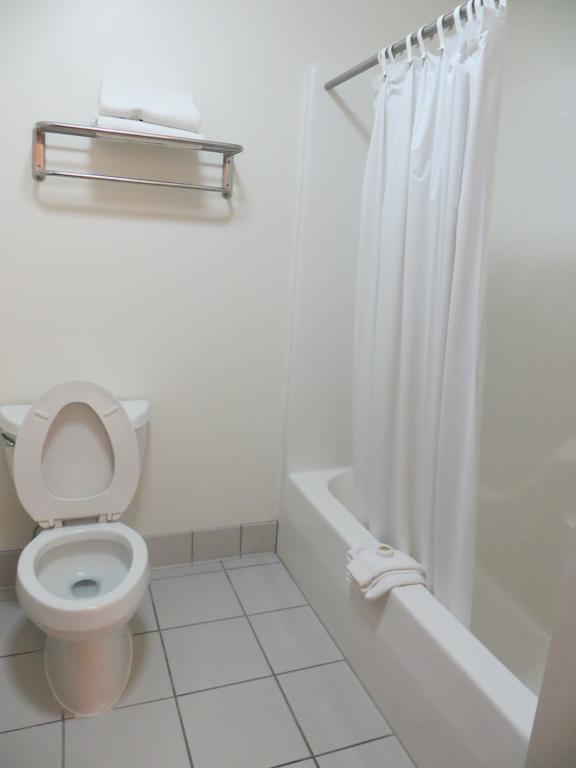 Travelodge By Wyndham Missouri Valley Habitación foto